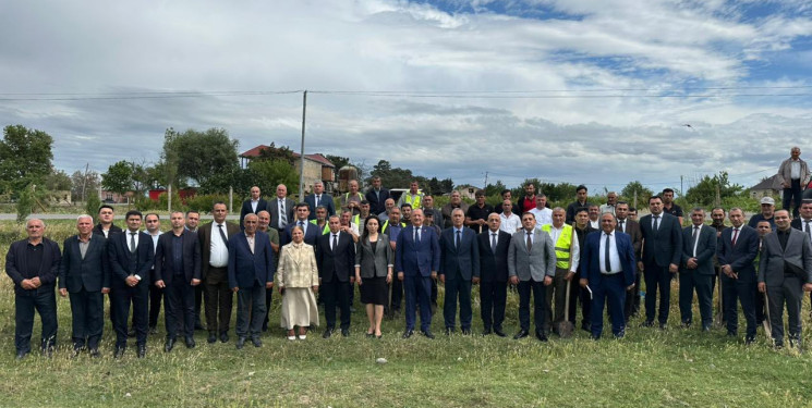 “Şəhərsalma və Memarlıq İli” çərçivəsində Beyləqan rayonu ərazisində ağacəkmə aksiyaları davam etdirilir.
