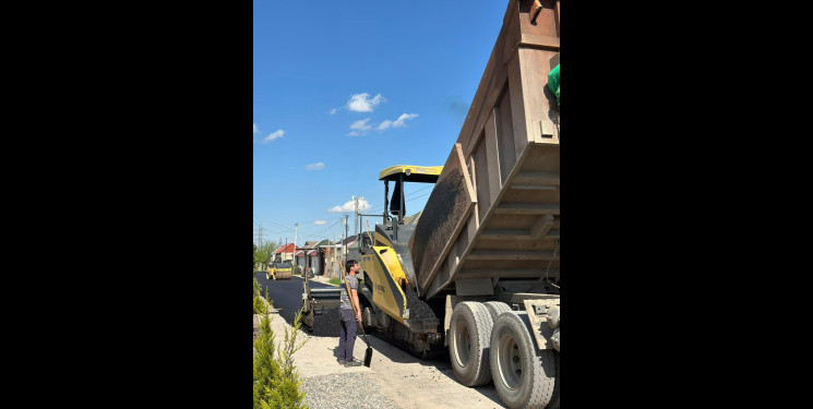 Beyləqan rayonunda yol infrastrukturunun yaxşılaşdırılması istiqamətində həyata keçirilən tədbirlər uğurla davam etdirilir.